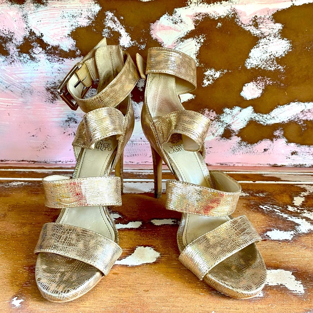 Vince Camuto Rittel Natural Metallic Open Toe Sandals. Size 7.